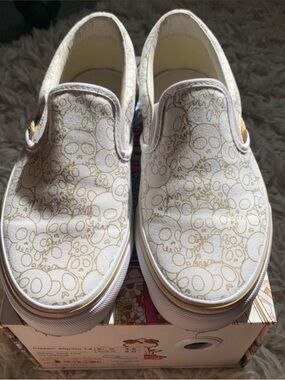 LX Murakami Gold Skull slip-on Vans size